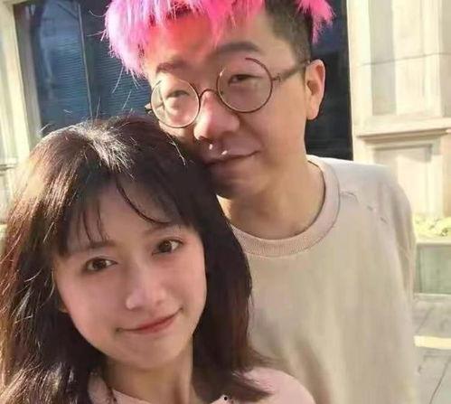 奶奶拿油烫人娱乐吃瓜酱,吃瓜酱见证家庭欢乐时光