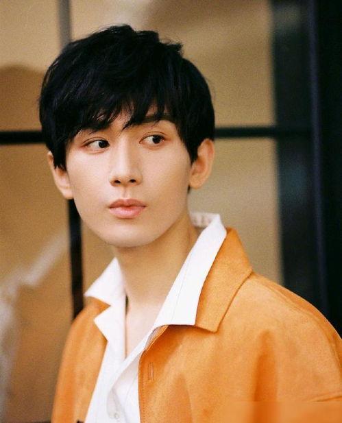 娱乐圈吃瓜成毅是谁呀,他是如何成为热门话题的？